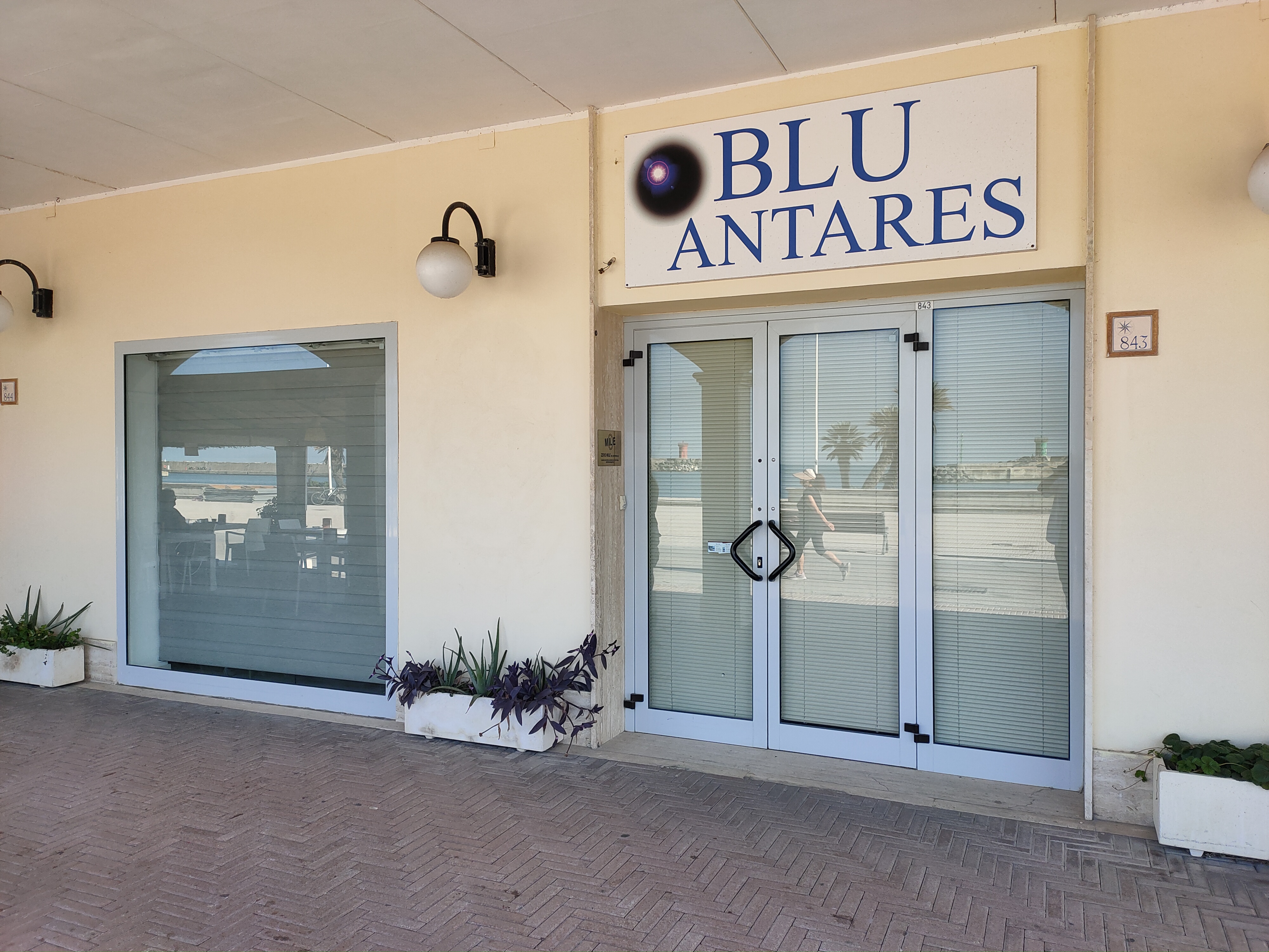 Blu Antares